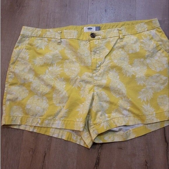 Old Navy Pineapple Print Shorts Size 16 - Picture 1 of 5